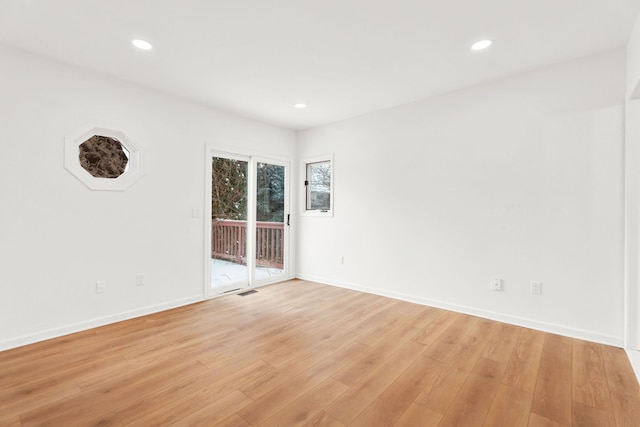 unfurnished room featuring light wood-style flooring, baseboards, and recessed lighting