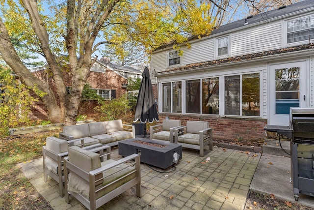 view of patio featuring an outdoor living space with a fire pit