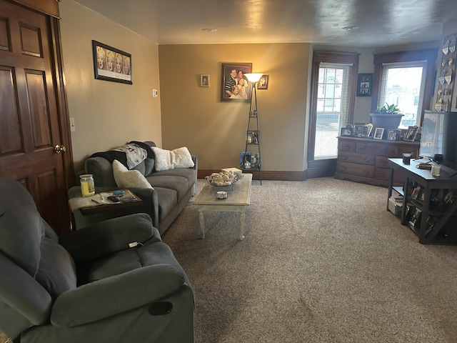 living area with carpet floors and baseboards