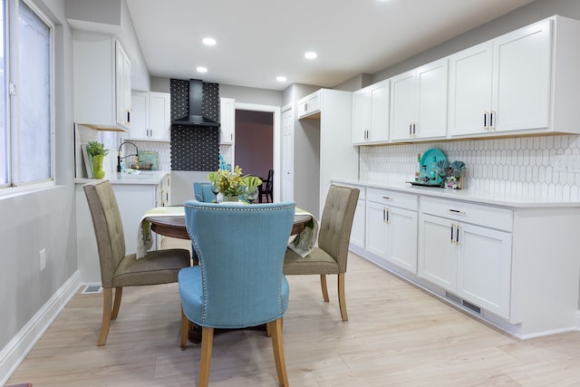 dining room featuring light wood finished floors, visible vents, recessed lighting, and baseboards