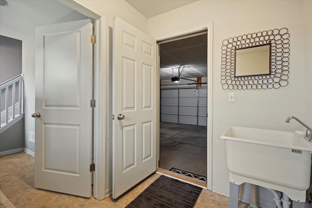 bathroom featuring a sink