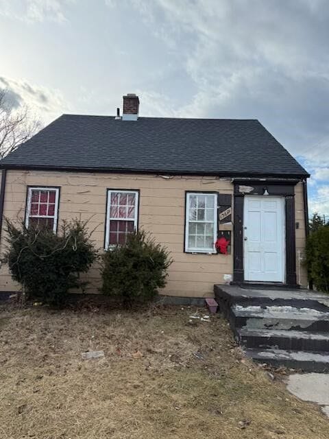 view of front facade featuring roof with shingles