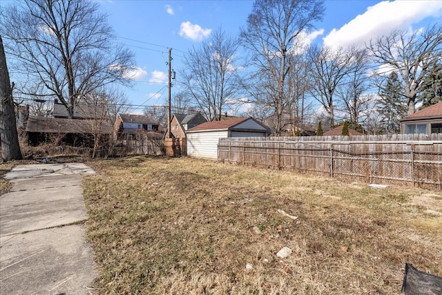 view of yard featuring fence