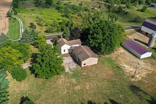 birds eye view of property featuring a rural view