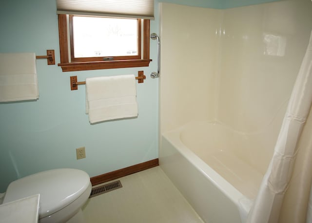 full bath featuring baseboards, visible vents, and toilet