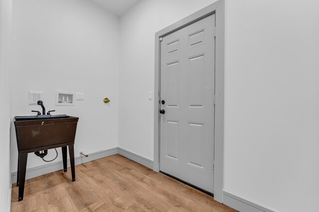 4301 Avery St, Detroit, MI 48208 - entrance foyer with light wood finished floors and baseboards