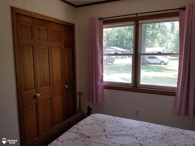 bedroom featuring a closet