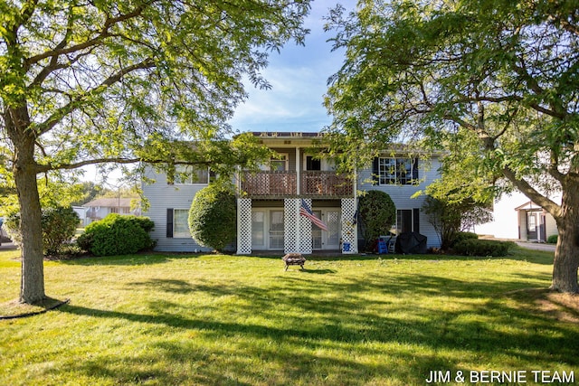 view of front of house featuring a deck and a front lawn