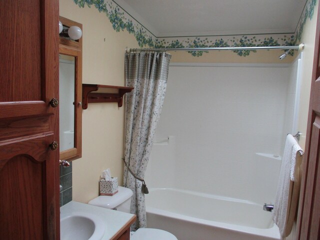 full bath featuring vanity, toilet, and shower / tub combo with curtain