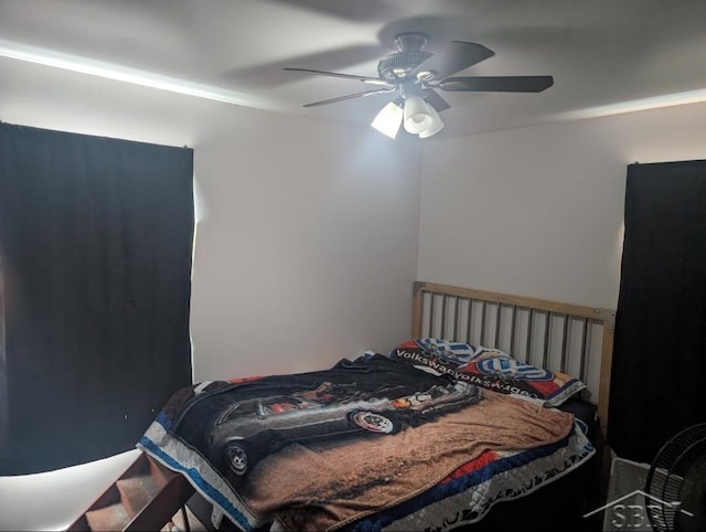 bedroom with ceiling fan