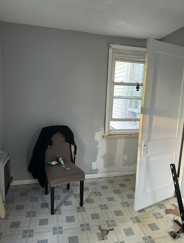 sitting room with baseboards