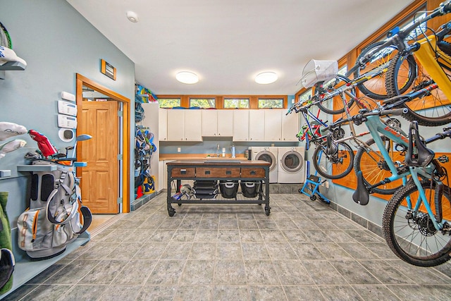 garage with washing machine and clothes dryer