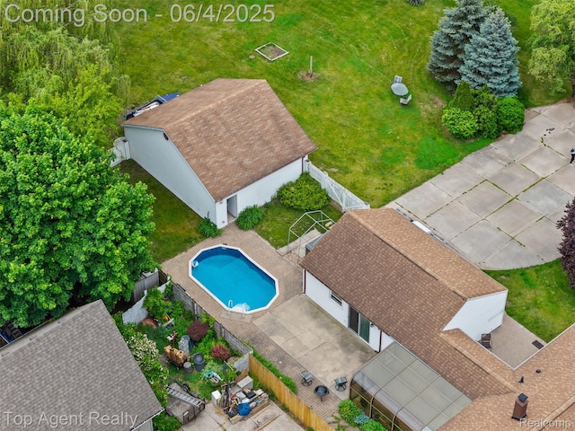 27320 Ryan Rd, Warren, MI 48092 - view from above of property featuring a pool