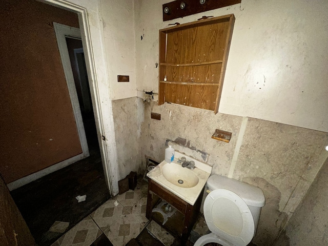 bathroom featuring toilet and a sink