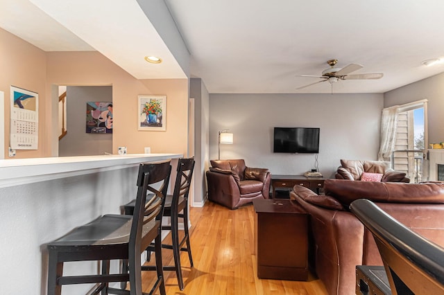 living room with light wood-style floors, ceiling fan, and recessed lighting