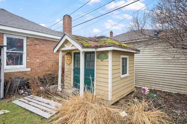 view of outdoor structure with an outbuilding