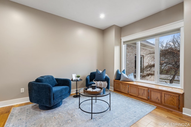 living area featuring light wood-style floors, baseboards, and recessed lighting