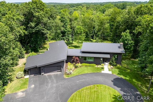 bird's eye view featuring a wooded view