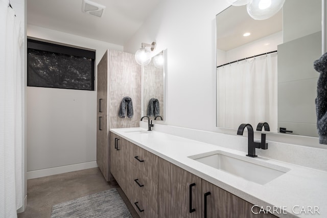 full bathroom featuring concrete flooring, visible vents, a sink, and baseboards