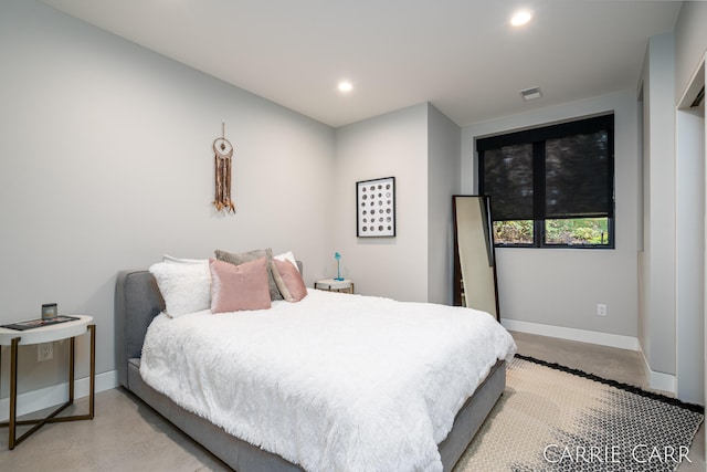 bedroom featuring baseboards, visible vents, concrete flooring, and recessed lighting