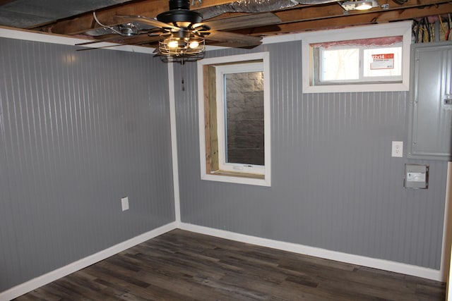 spare room featuring dark wood-style floors, ceiling fan, and baseboards