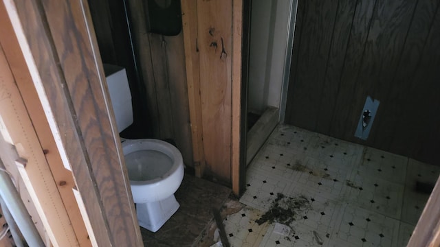 bathroom featuring a stall shower and toilet