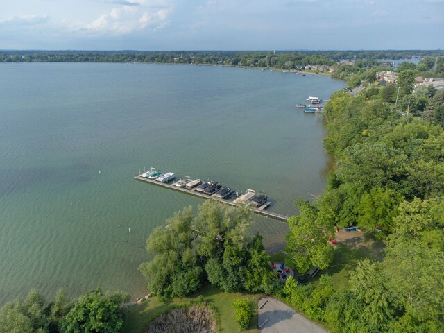 4053 Harbor Vista Dr, Orchard Lake, MI 48323