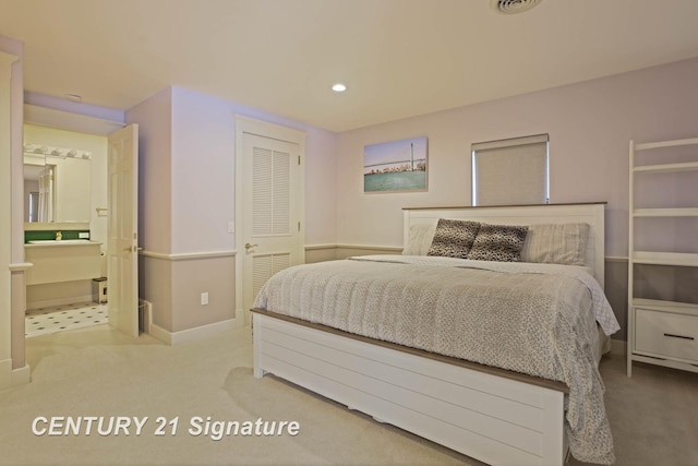 carpeted bedroom featuring baseboards, a closet, visible vents, and recessed lighting