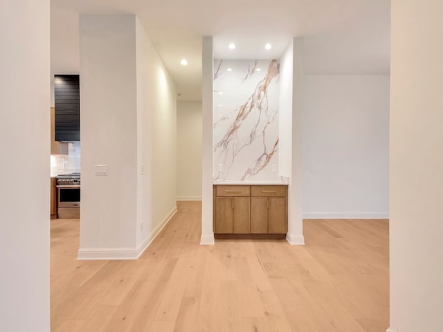 interior space with light wood-style floors, recessed lighting, and baseboards