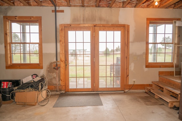 entryway featuring concrete floors and a healthy amount of sunlight