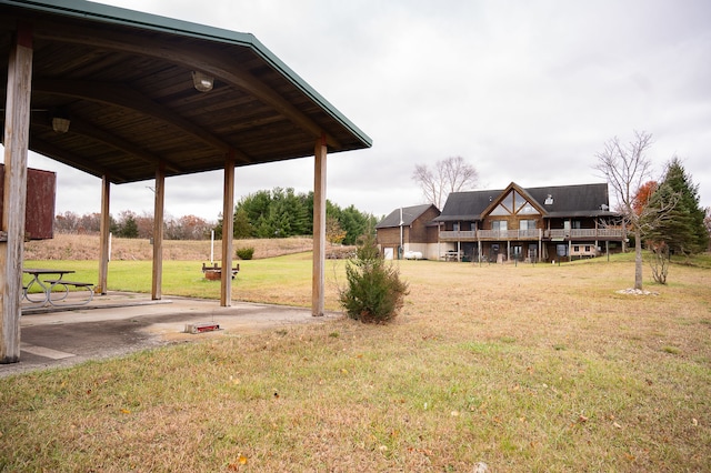 view of yard featuring a patio