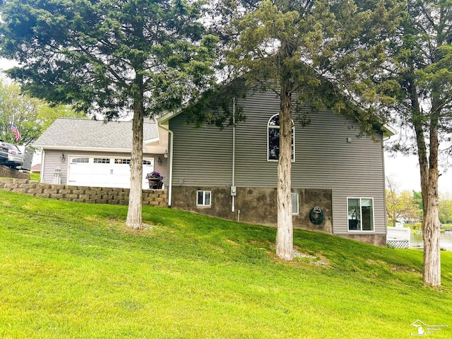 11799 Greenbriar Dr, Jerome, MI 49249 - rear view of house featuring a yard