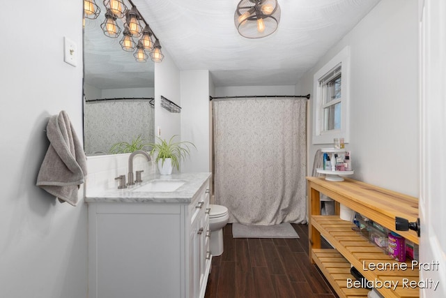 full bathroom featuring toilet, a shower with shower curtain, wood finished floors, and vanity