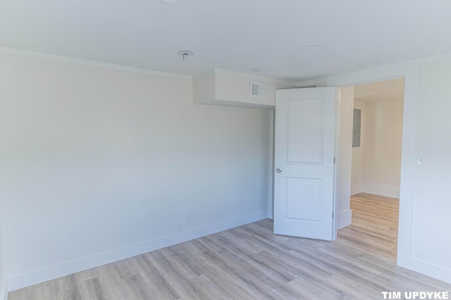 empty room with baseboards, visible vents, and light wood-style floors