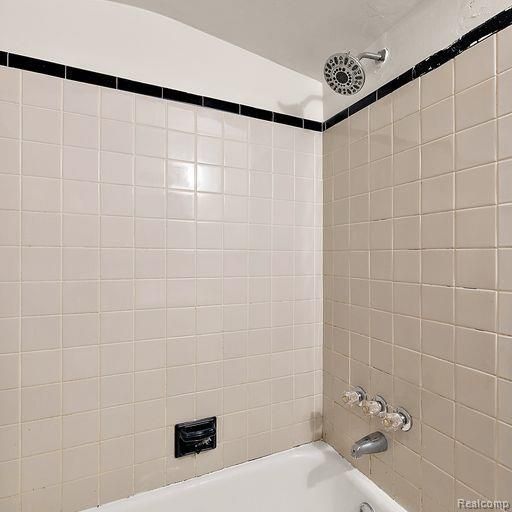 bathroom featuring shower / washtub combination