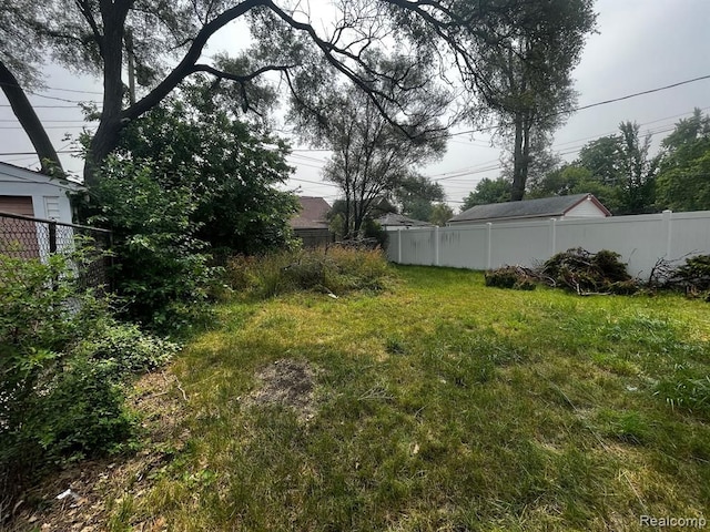 view of yard featuring fence