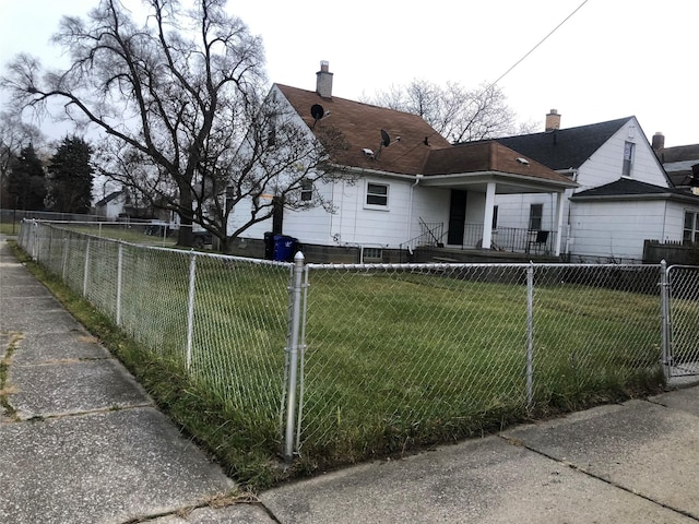 view of front of home featuring a fenced front yard and a front yard