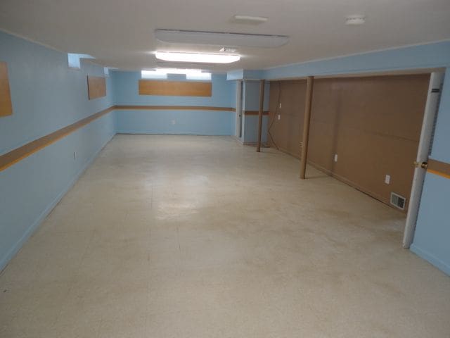 finished basement featuring visible vents and light floors