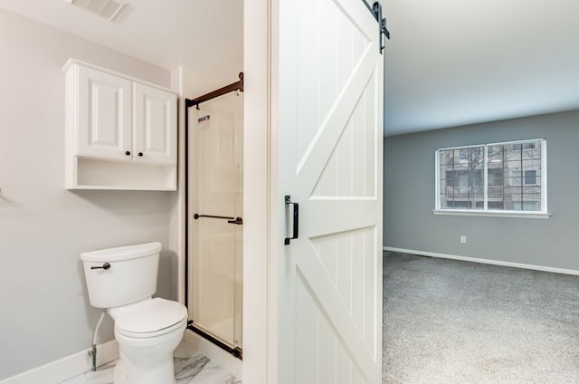 full bathroom featuring baseboards, visible vents, a shower stall, and toilet