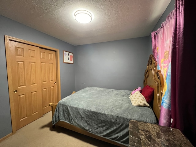 bedroom featuring carpet flooring and a textured ceiling