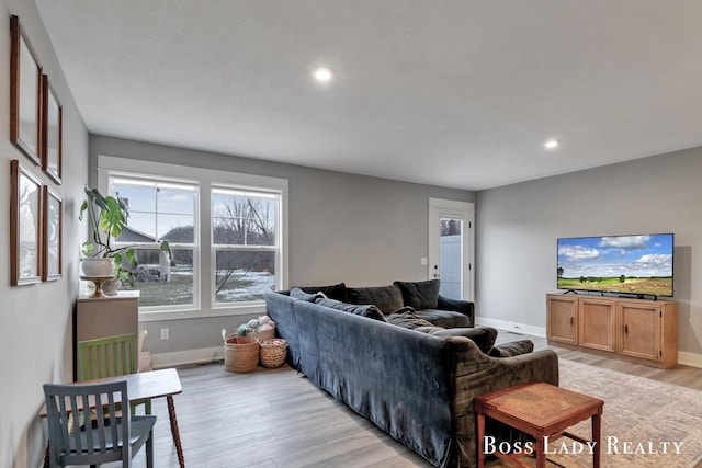 living area featuring recessed lighting, light wood-style flooring, and baseboards