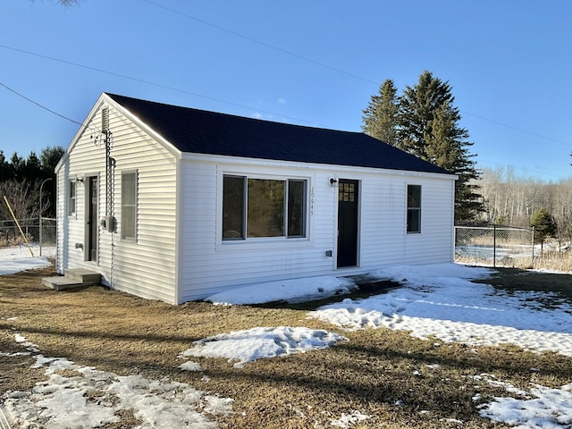 view of front of home with entry steps and fence