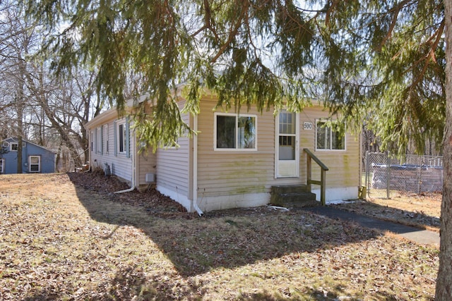 view of front of home with entry steps and fence