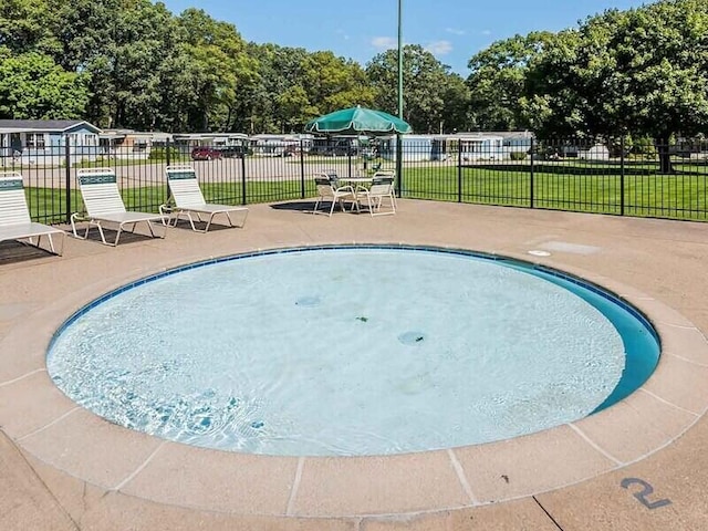824 Taffy Ln, Muskegon, MI 49442 - view of swimming pool featuring a patio area, fence, and a yard