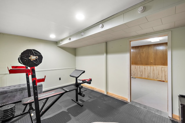 exercise room with baseboards