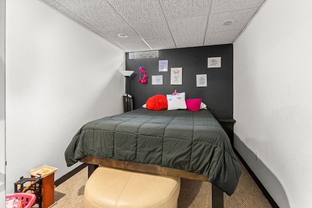 bedroom featuring carpet floors, a drop ceiling, and baseboards