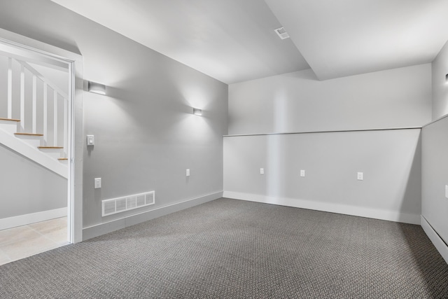 empty room featuring baseboards, visible vents, and carpet flooring