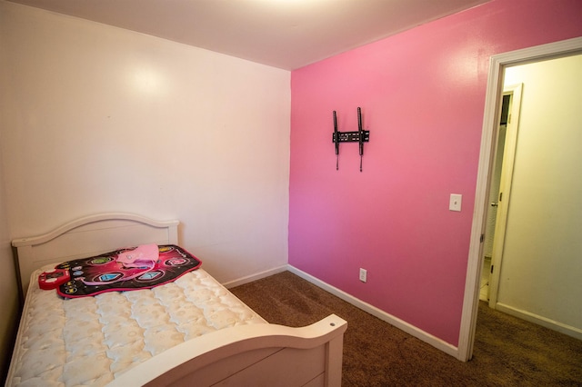 bedroom with carpet floors and baseboards