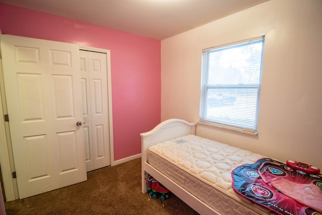 bedroom with carpet floors and baseboards