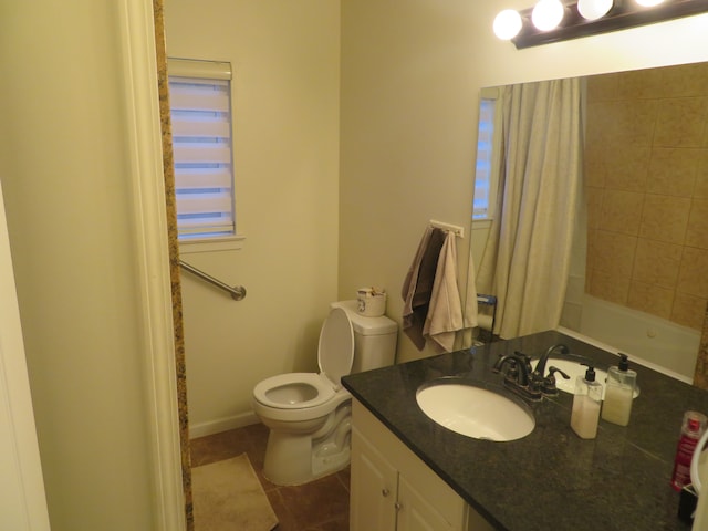 full bathroom with vanity, baseboards, tile patterned flooring, curtained shower, and toilet